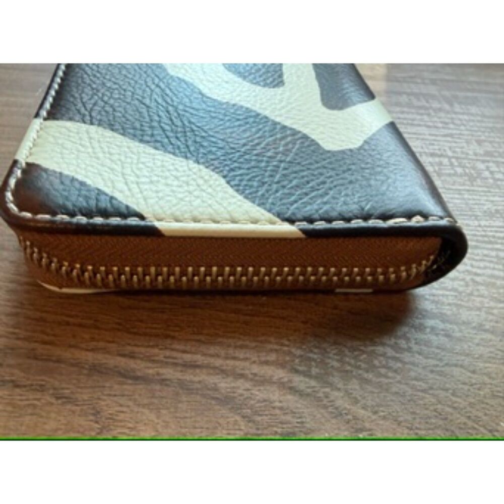 Dooney&Bourke Zebra Print Continental Zip Around Wallet Brown Cream Leather EUC - Picture 5 of 6